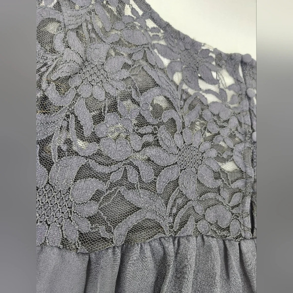 Torrid Grey Floral Design Short Sleeve Blouse - Picture 6 of 6